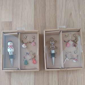 Bottle Stoppers & Set Of Four Wine Charms Dennis East NSIP